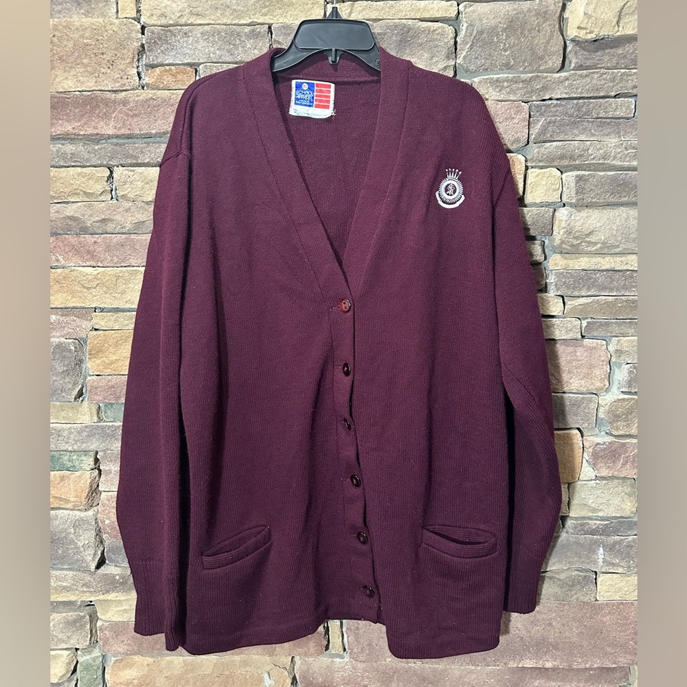 Vintage men’s preppy cardigan by school apparel. 
Sz XL